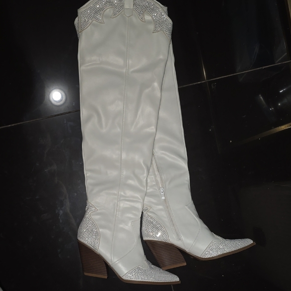 Elegant White Knee-High Women's Boots - Picture 3 of 6